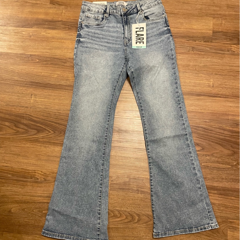 Mid-Rise, Push-Up, Flare Jeans